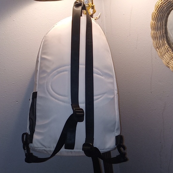 Backpack - Picture 3 of 8